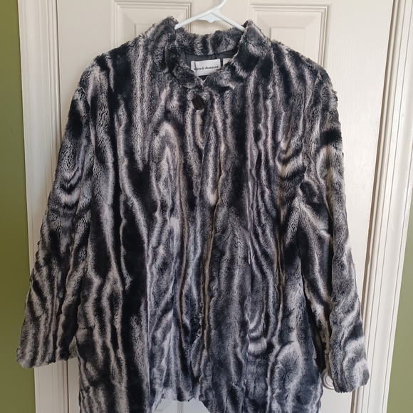 Faux Fur Animal Print Jacket - Picture 2 of 3